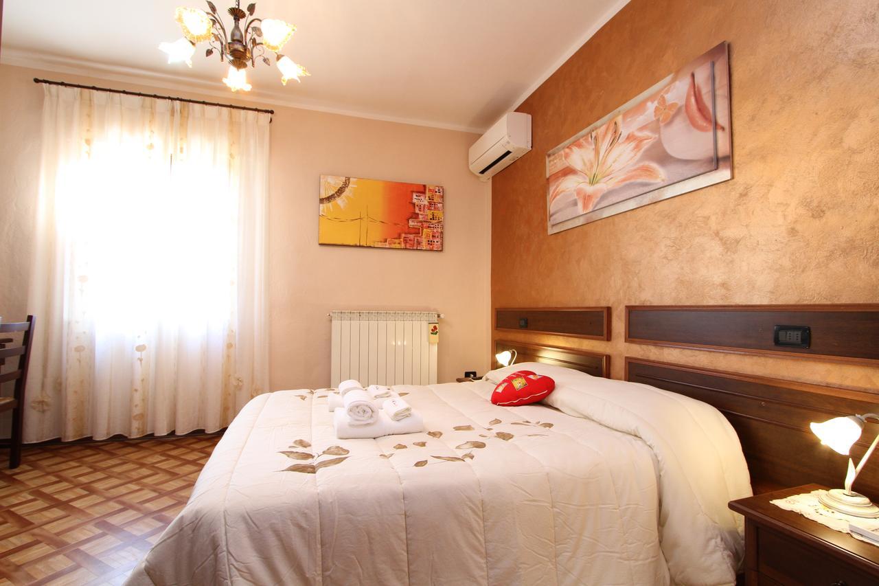 Hotel Da Donna Rosa Pontedera Exterior foto